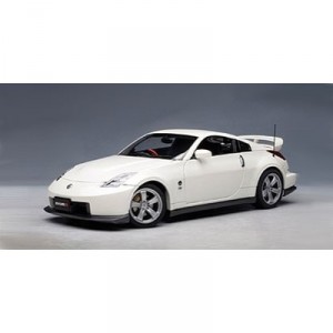 Autoart - 77402 - Miniature Car - Nissan Fairlady Z Nismo - Scale 1 / 18
