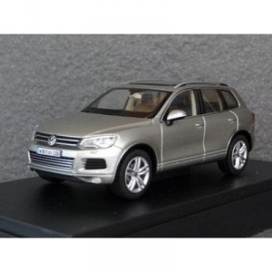 Schuco - 7P1099300B7W - Miniature Vehicle - Volkswagen Touareg - 2010 - Silver - Scale 1 / 43